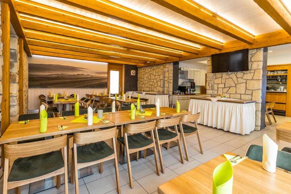 霍拉库瑞佛酒店 Bořetice 外观 照片